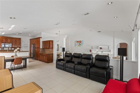 Casa en venta en Miramar, Florida, 3 dormitorios, 196.86 m2 № 1857464 - foto 12