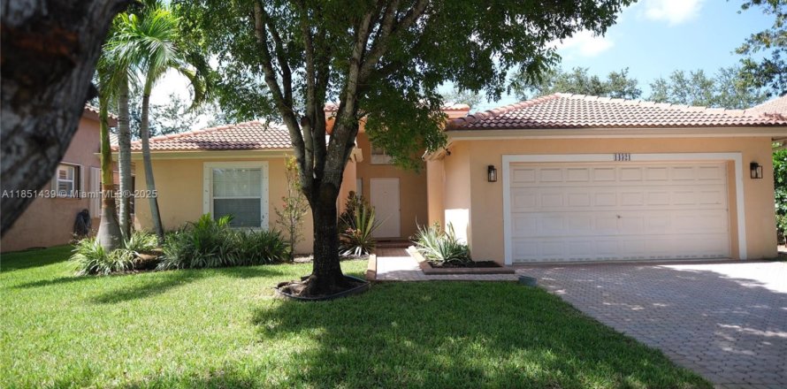 Casa en Miramar, Florida 3 dormitorios, 196.86 m2 № 1857464