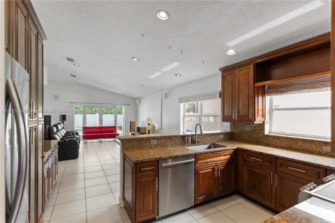 Casa en venta en Miramar, Florida, 3 dormitorios, 196.86 m2 № 1857464 - foto 16