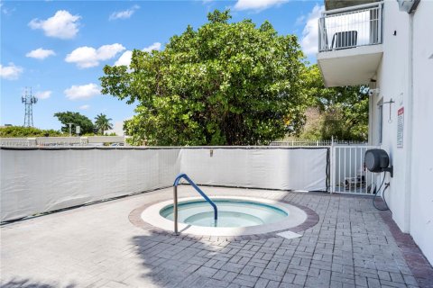 Condominio en venta en Miami Beach, Florida, 2 dormitorios, 99.41 m2 № 1861206 - foto 18