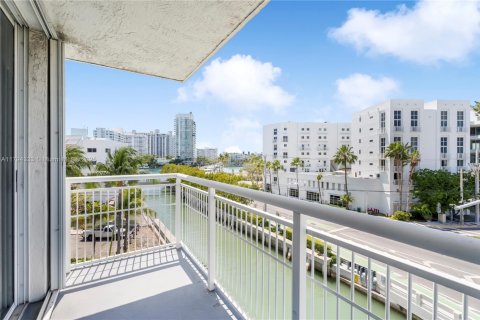 Condominio en venta en Miami Beach, Florida, 2 dormitorios, 99.41 m2 № 1861206 - foto 6