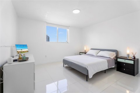 Condominio en venta en Miami Beach, Florida, 2 dormitorios, 99.41 m2 № 1861206 - foto 12