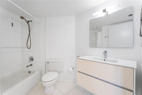 Condominio en venta en Miami Beach, Florida, 2 dormitorios, 99.41 m2 № 1861206 - foto 16