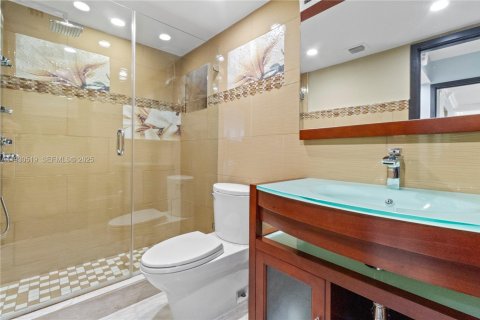 Condo in Hallandale Beach, Florida, 3 bedrooms  № 1990290 - photo 24