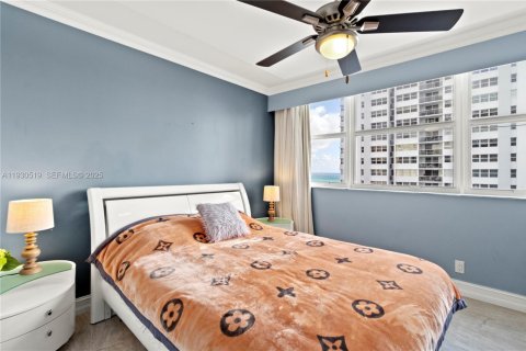 Condo in Hallandale Beach, Florida, 3 bedrooms  № 1990290 - photo 21