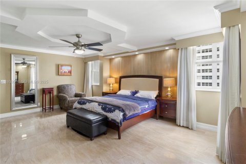 Condo in Hallandale Beach, Florida, 3 bedrooms  № 1990290 - photo 11