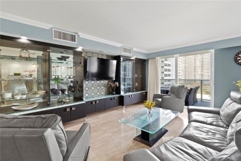 Condo in Hallandale Beach, Florida, 3 bedrooms  № 1990290 - photo 4