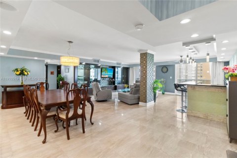 Condo in Hallandale Beach, Florida, 3 bedrooms  № 1990290 - photo 8