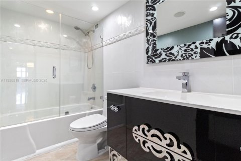Condo in Hallandale Beach, Florida, 3 bedrooms  № 1990290 - photo 20
