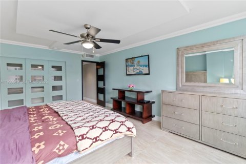 Condo in Hallandale Beach, Florida, 3 bedrooms  № 1990290 - photo 19