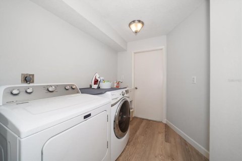 House in Clearwater, Florida 5 bedrooms, 264.96 sq.m. № 1812545 - photo 30