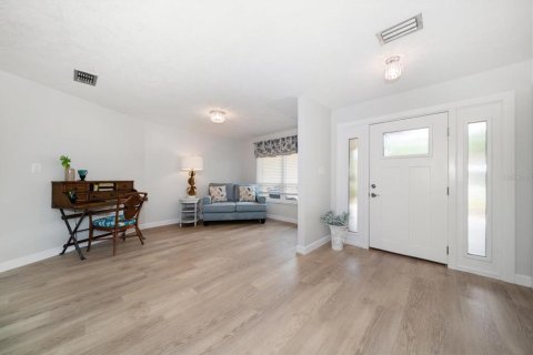 House in Clearwater, Florida 5 bedrooms, 264.96 sq.m. № 1812545 - photo 4