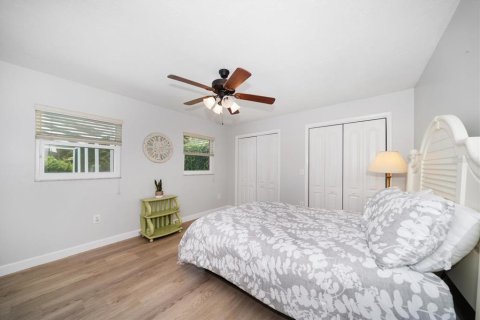 House in Clearwater, Florida 5 bedrooms, 264.96 sq.m. № 1812545 - photo 24