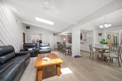 House in Clearwater, Florida 5 bedrooms, 264.96 sq.m. № 1812545 - photo 2