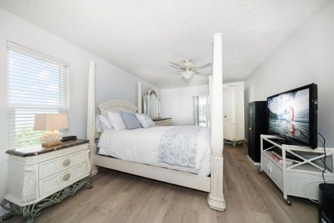 House in Clearwater, Florida 5 bedrooms, 264.96 sq.m. № 1812545 - photo 14