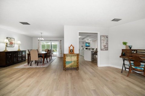 House in Clearwater, Florida 5 bedrooms, 264.96 sq.m. № 1812545 - photo 5