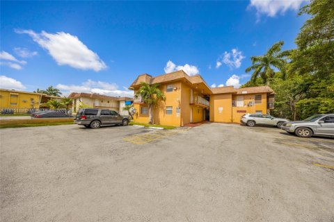 Commercial property in Miami, Florida № 1766744 - photo 4