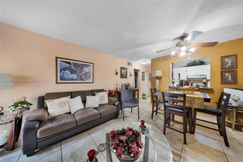 Commercial property in Miami, Florida № 1766744 - photo 8
