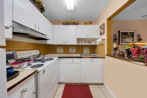 Commercial property in Miami, Florida № 1766744 - photo 5