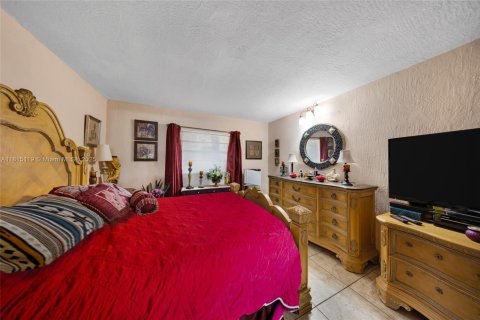 Commercial property in Miami, Florida № 1766744 - photo 11