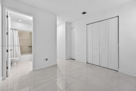 House in Westlake, Florida 5 bedrooms, 233.37 sq.m. № 2007681 - photo 29