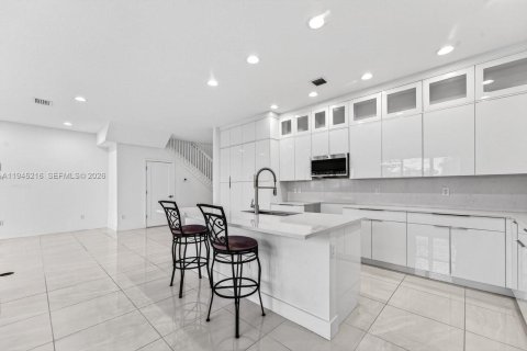 House in Westlake, Florida 5 bedrooms, 233.37 sq.m. № 2007681 - photo 10