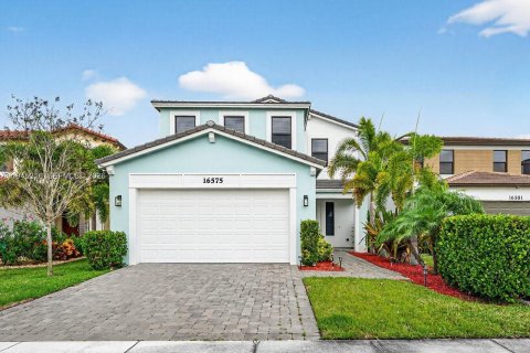 House in Westlake, Florida 5 bedrooms, 233.37 sq.m. № 2007681