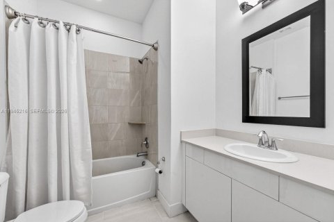 House in Westlake, Florida 5 bedrooms, 233.37 sq.m. № 2007681 - photo 30