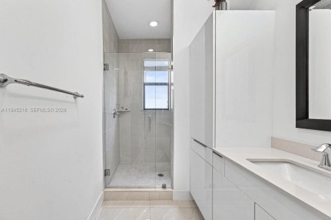 House in Westlake, Florida 5 bedrooms, 233.37 sq.m. № 2007681 - photo 19