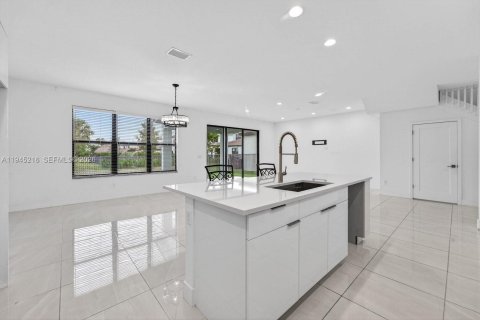 House in Westlake, Florida 5 bedrooms, 233.37 sq.m. № 2007681 - photo 11