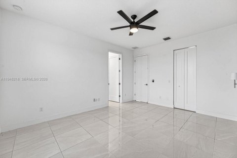 House in Westlake, Florida 5 bedrooms, 233.37 sq.m. № 2007681 - photo 21