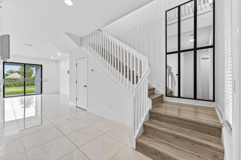 House in Westlake, Florida 5 bedrooms, 233.37 sq.m. № 2007681 - photo 14