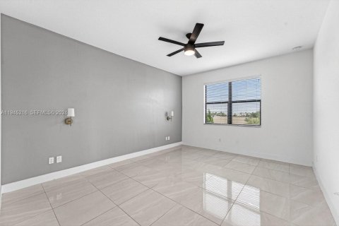 House in Westlake, Florida 5 bedrooms, 233.37 sq.m. № 2007681 - photo 18