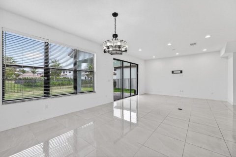 House in Westlake, Florida 5 bedrooms, 233.37 sq.m. № 2007681 - photo 9