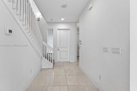 House in Westlake, Florida 5 bedrooms, 233.37 sq.m. № 2007681 - photo 4