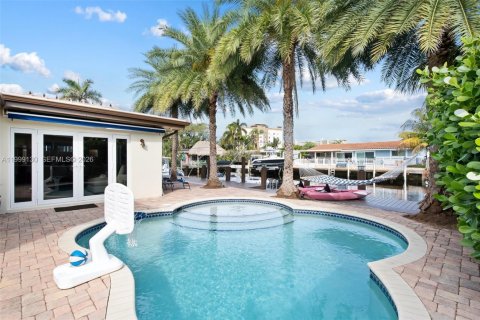Villa ou maison à Pompano Beach, Floride 3 chambres, 176.89 m2 № 2066111
