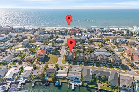 Adosado en venta en Indian Rocks Beach, Florida, 4 dormitorios, 204.38 m2 № 1527173 - foto 2
