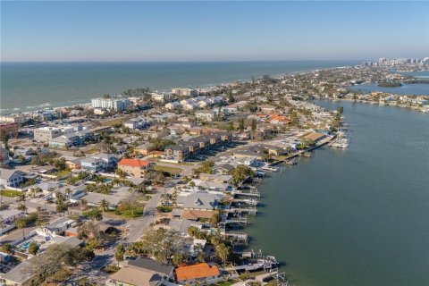 Adosado en venta en Indian Rocks Beach, Florida, 4 dormitorios, 204.38 m2 № 1527173 - foto 3