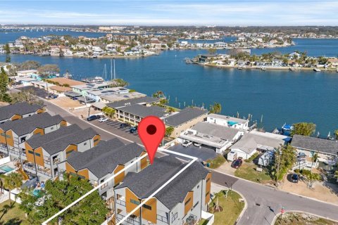 Adosado en venta en Indian Rocks Beach, Florida, 4 dormitorios, 204.38 m2 № 1527173 - foto 8