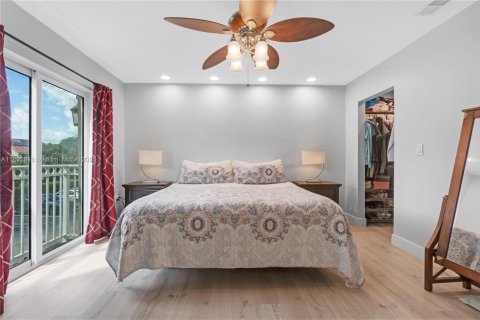 Touwnhouse à vendre à Miami, Floride: 3 chambres, 141.95 m2 № 1945073 - photo 15