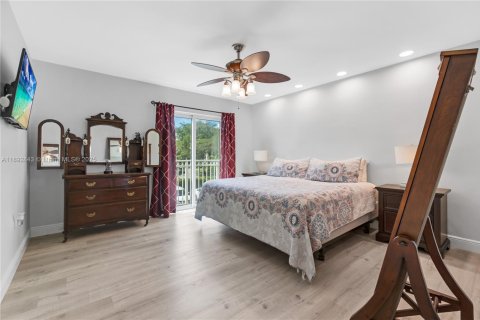 Touwnhouse à vendre à Miami, Floride: 3 chambres, 141.95 m2 № 1945073 - photo 16