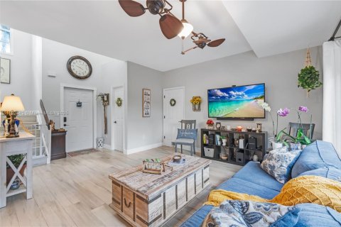 Touwnhouse à vendre à Miami, Floride: 3 chambres, 141.95 m2 № 1945073 - photo 3
