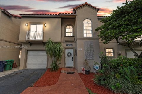 Touwnhouse à vendre à Miami, Floride: 3 chambres, 141.95 m2 № 1945073 - photo 1