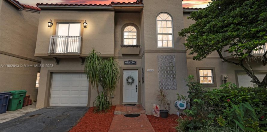 Touwnhouse à Miami, Floride 3 chambres, 141.95 m2 № 1945073