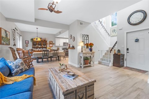 Touwnhouse à vendre à Miami, Floride: 3 chambres, 141.95 m2 № 1945073 - photo 5
