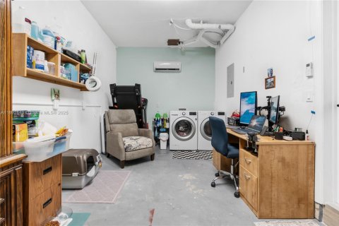 Touwnhouse à vendre à Miami, Floride: 3 chambres, 141.95 m2 № 1945073 - photo 28