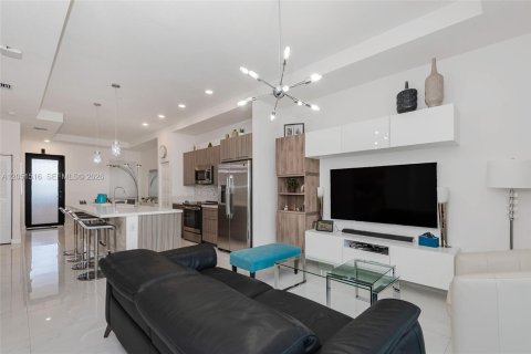 Снять в аренду кондоминиум в Дорал, Флорида 2 спальни, 89.56м2, № 2150414 - фото 8
