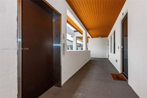 Снять в аренду кондоминиум в Дорал, Флорида 2 спальни, 89.56м2, № 2150414 - фото 25