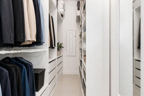 Снять в аренду кондоминиум в Дорал, Флорида 2 спальни, 89.56м2, № 2150414 - фото 18
