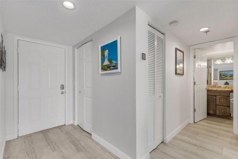 Condo in Bradenton, Florida, 1 bedroom  № 2431054 - photo 16